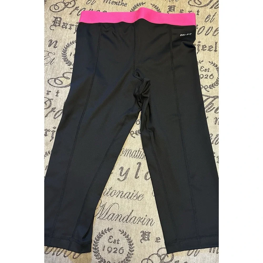 Nike Pro Women's Dri Fit Black Compression Training Crop Leggings Capri - Size M
